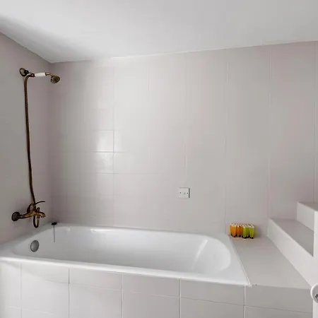 St Lazar Penthouse 拉纳卡